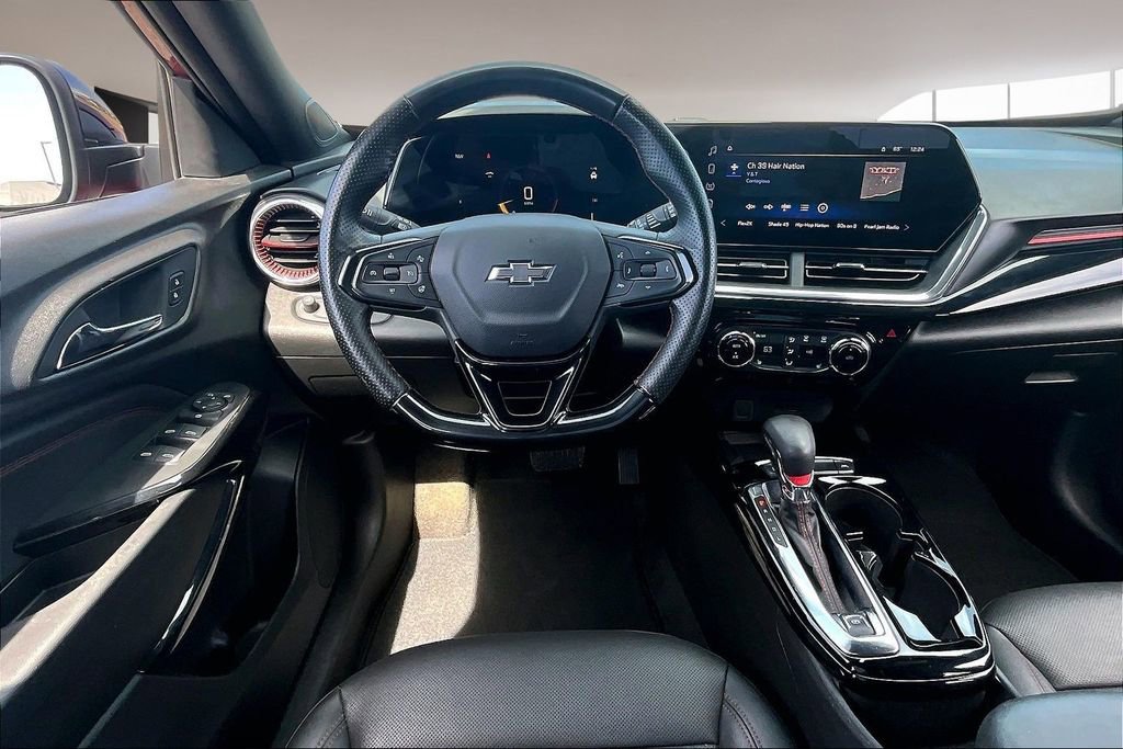 Used 2025 Chevrolet Trax RS w/ Sunroof Package image 5