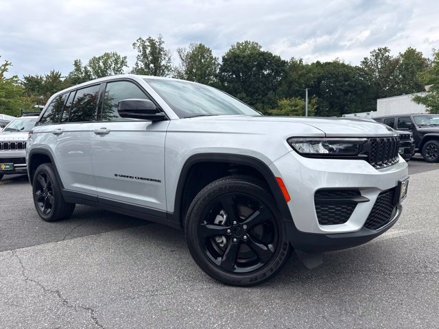 Used 2023 Jeep Grand Cherokee Altitude