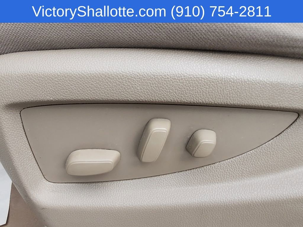 Used 2017 GMC Yukon XL SLE w/ SLE Value Package image 18