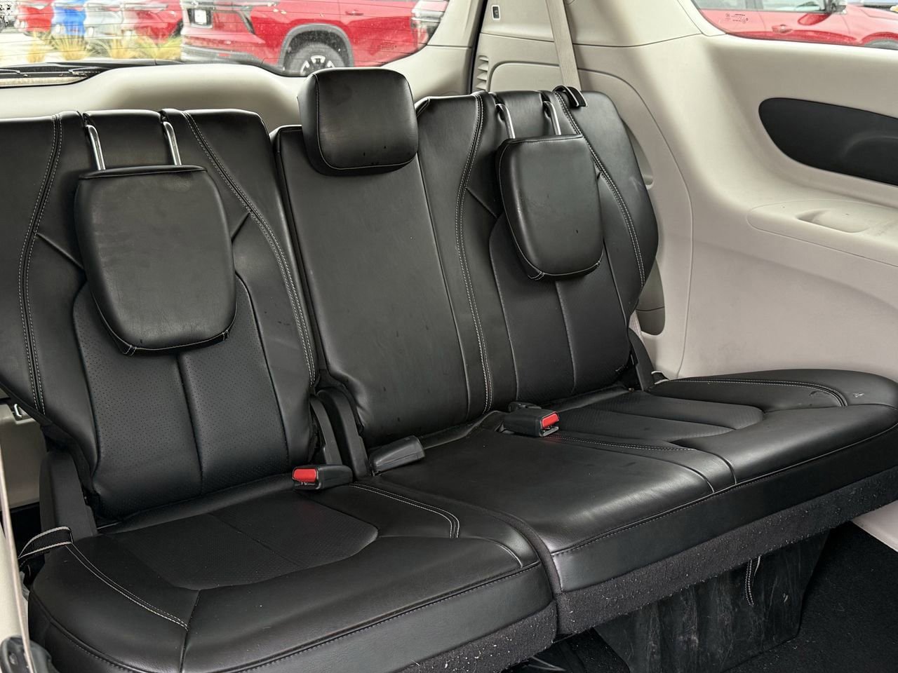 Used 2023 Chrysler Pacifica Touring-L FWD image 25