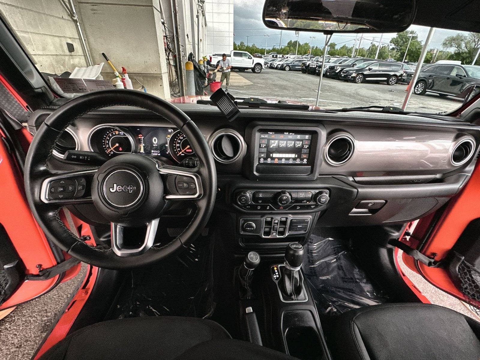 Used 2018 Jeep Wrangler Unlimited Sahara AWD/4WD image 31
