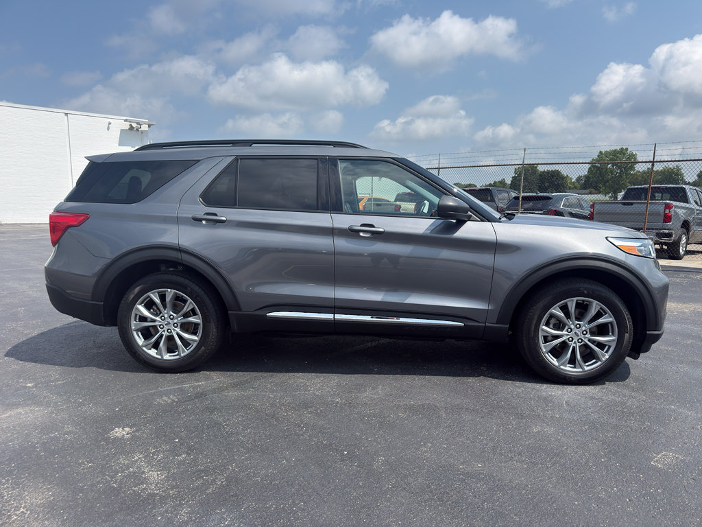 Used 2022 Ford Explorer XLT w/ Equipment Group 202A AWD/4WD image 4