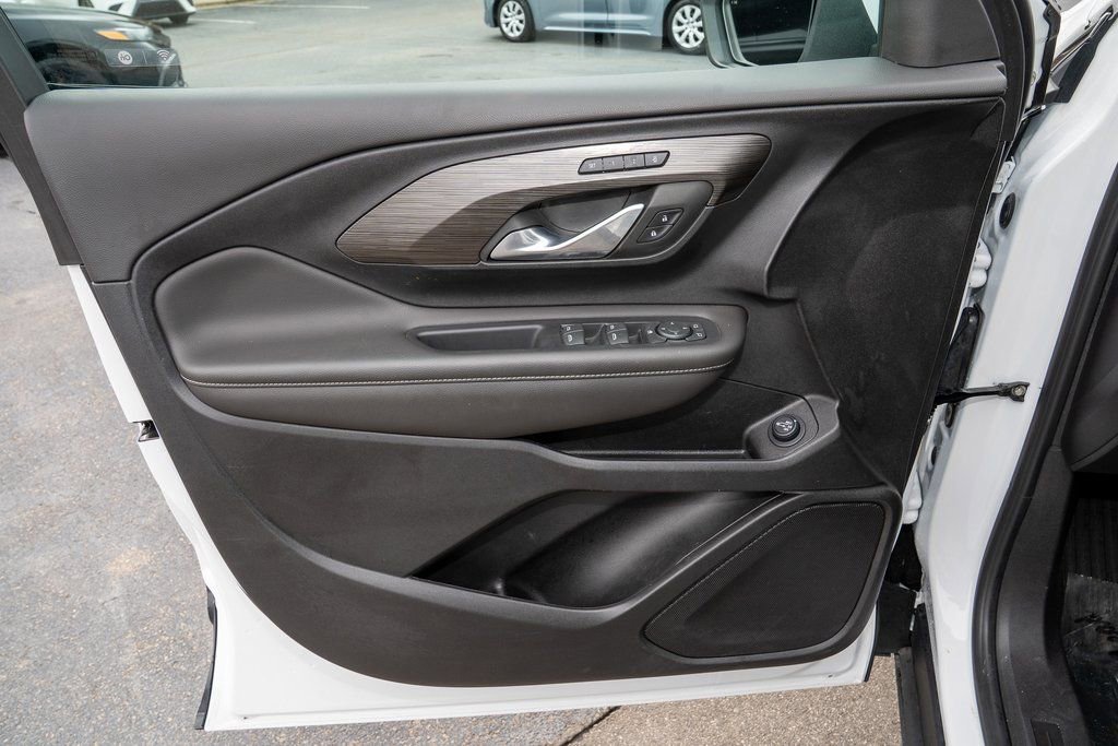 Used 2023 GMC Terrain SLT image 12