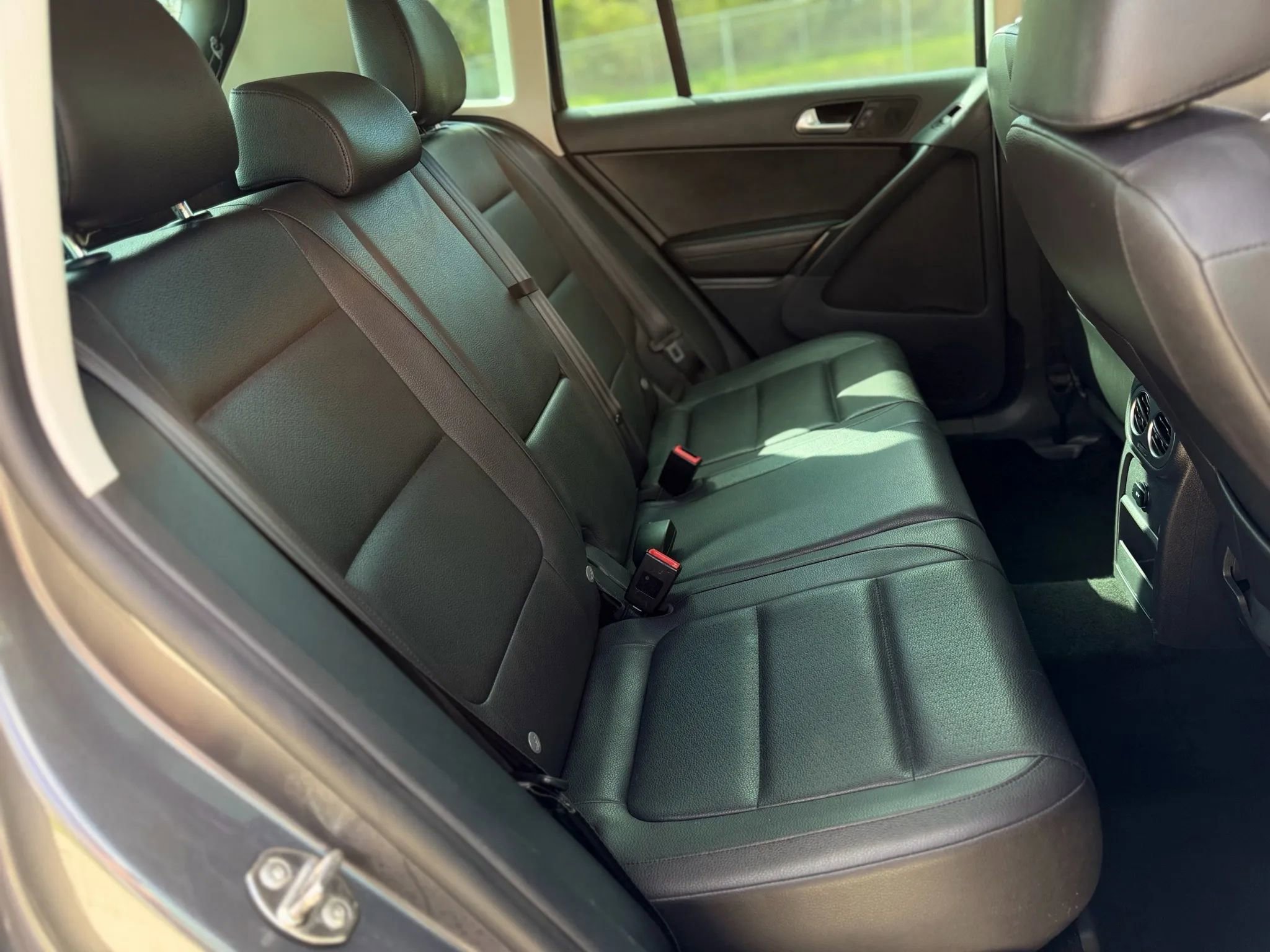 Used 2015 Volkswagen Tiguan SE image 30