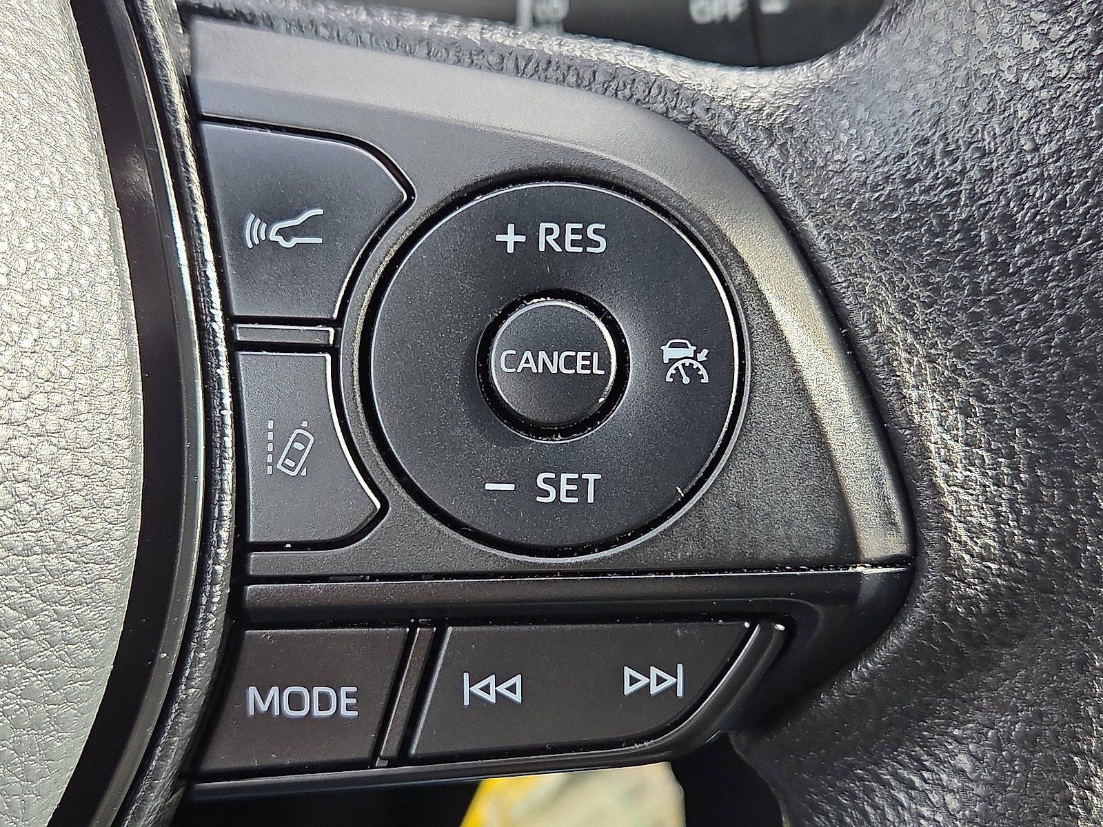 Used 2022 Toyota RAV4 LE image 21