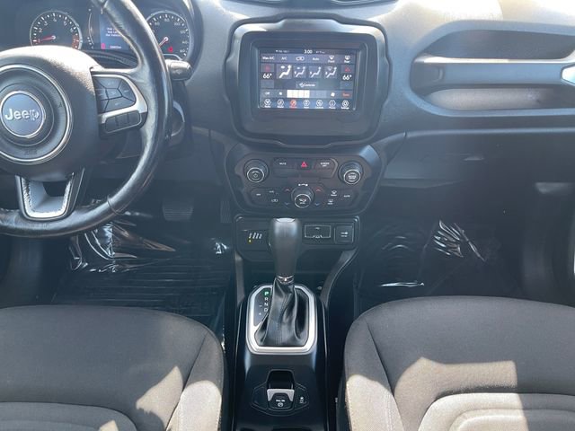 Used 2019 Jeep Renegade Latitude w/ Cold Weather Group AWD/4WD image 11