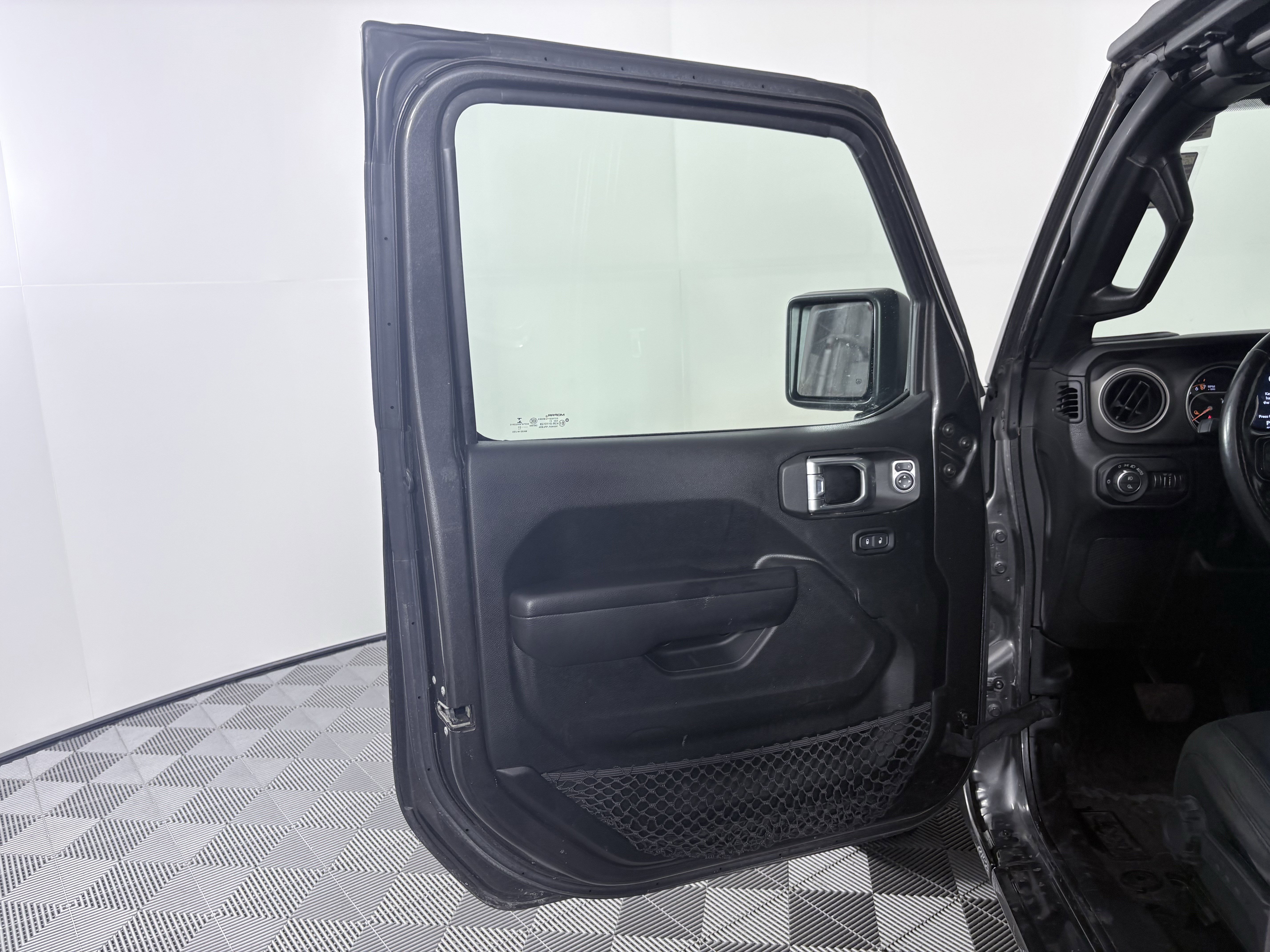 Used 2021 Jeep Gladiator Sport image 16