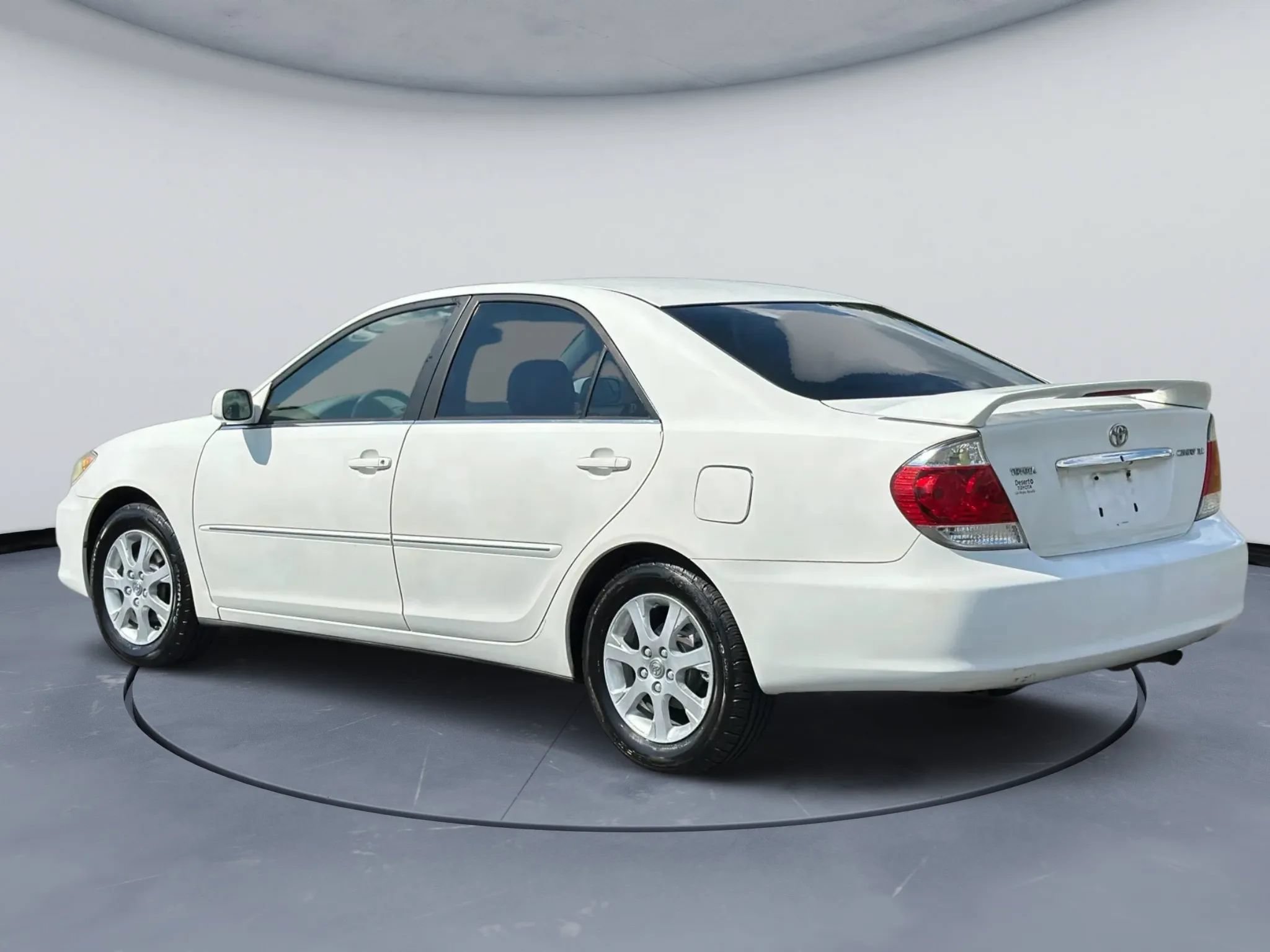 Used 2005 Toyota Camry XLE w/ XLE Premium Pkg FWD image 4