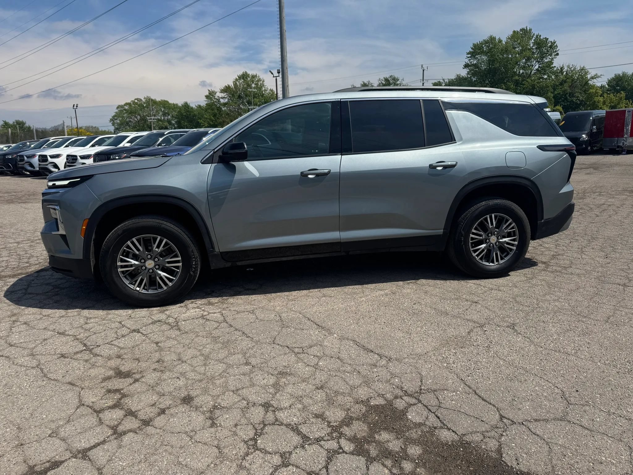 Used 2026 Chevrolet Traverse LT w/ Driver Confidence Package FWD image 2