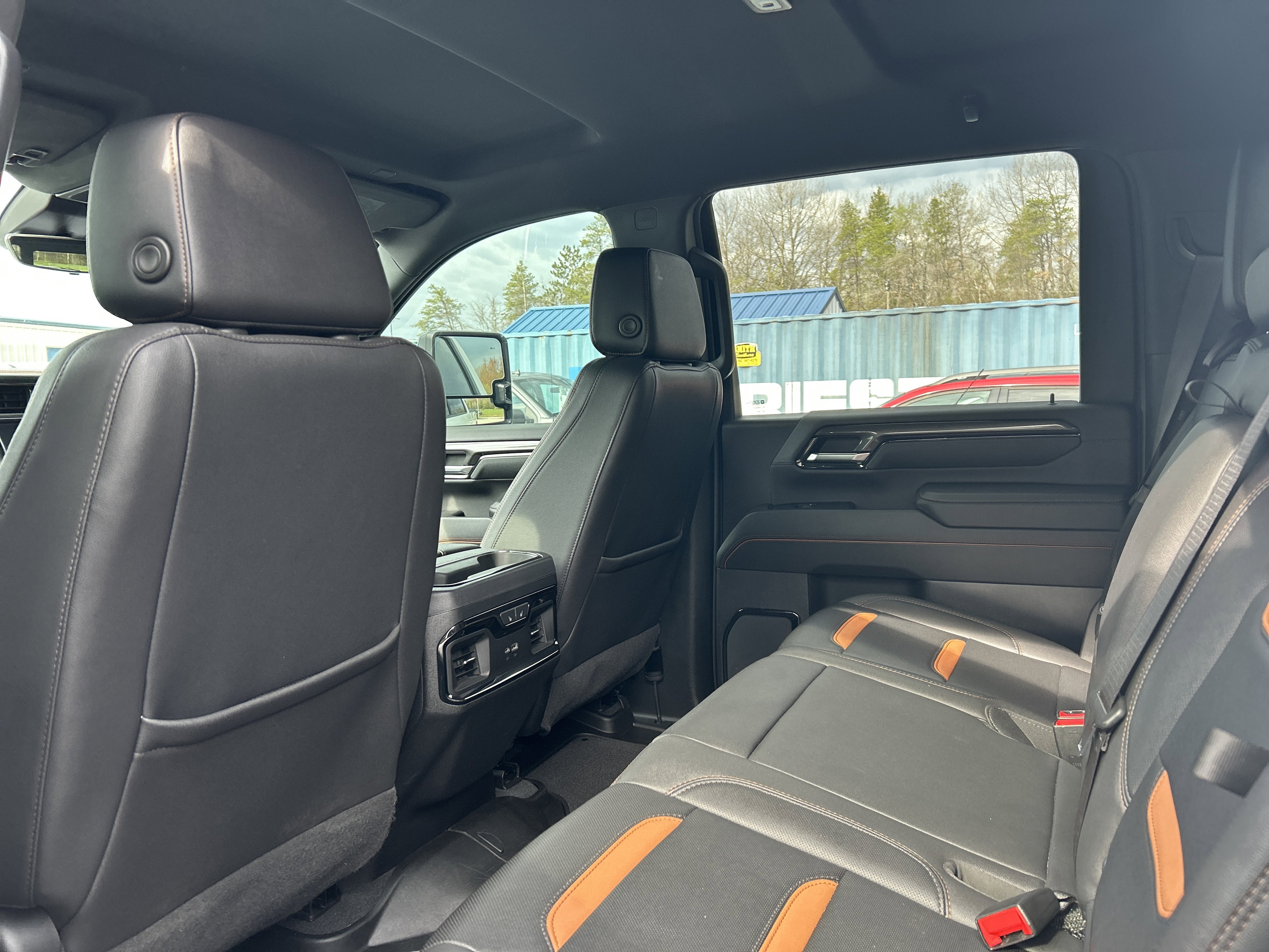 Used 2024 GMC Sierra 2500 AT4 w/ Technology Package AWD/4WD image 10