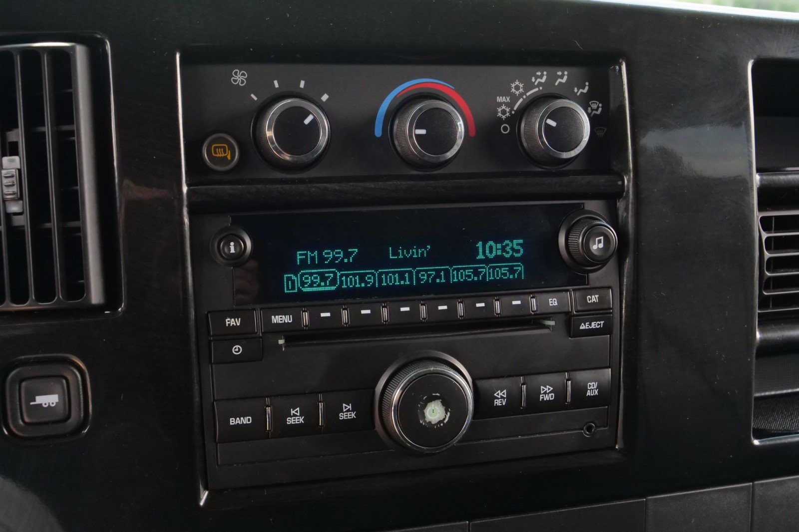 Used 2014 Chevrolet Express 1500 RWD image 15