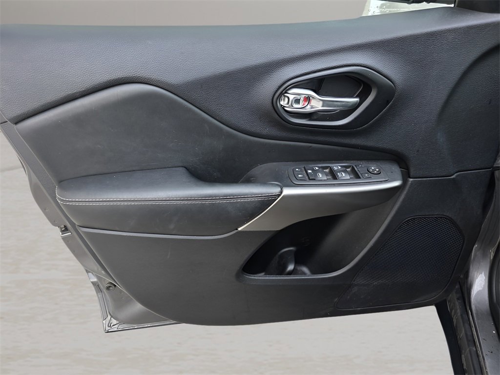 Used 2021 Jeep Cherokee Latitude Lux 80th Anniv w/ Quick Order Package 26U 80TH image 18