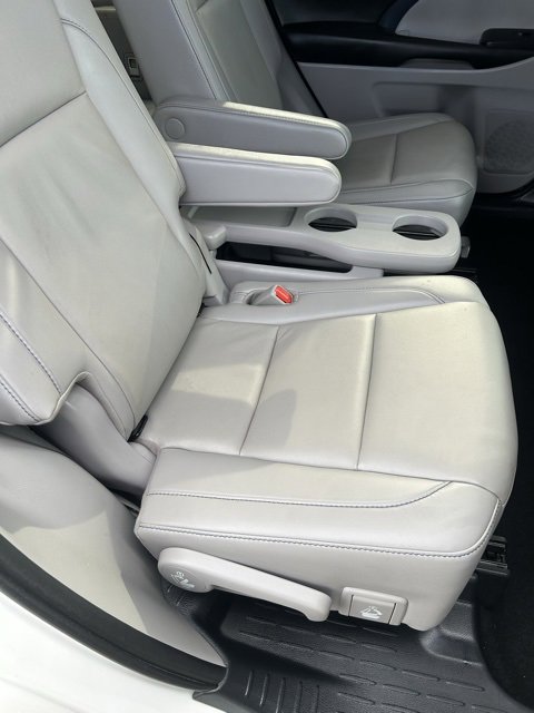 Used 2019 Toyota Highlander XLE image 11