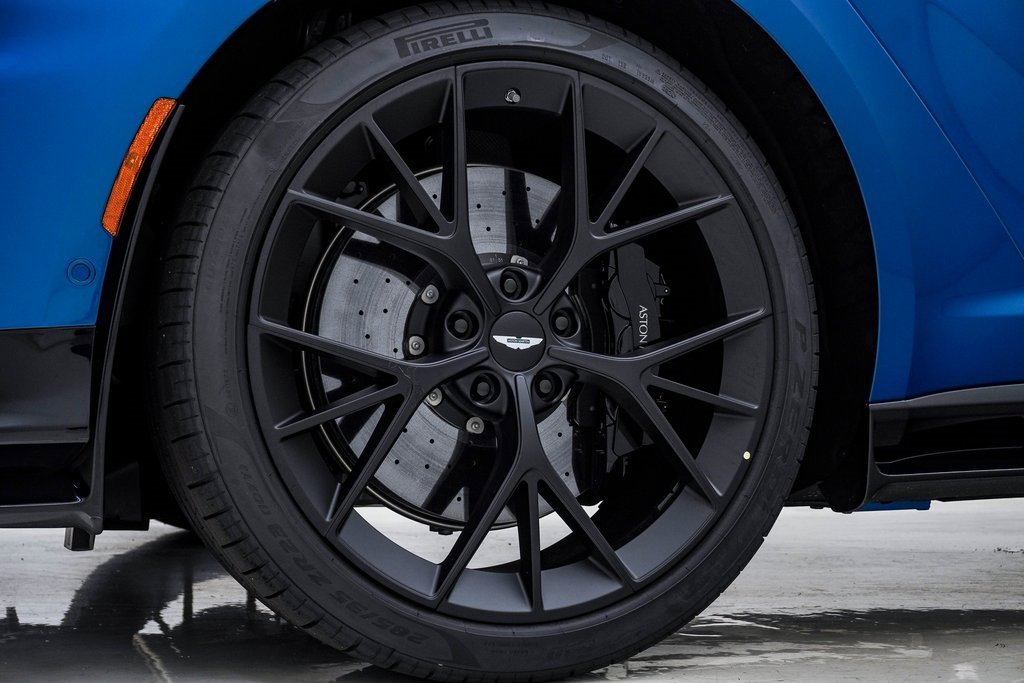 New 2025 Aston Martin DBX 707 image 7