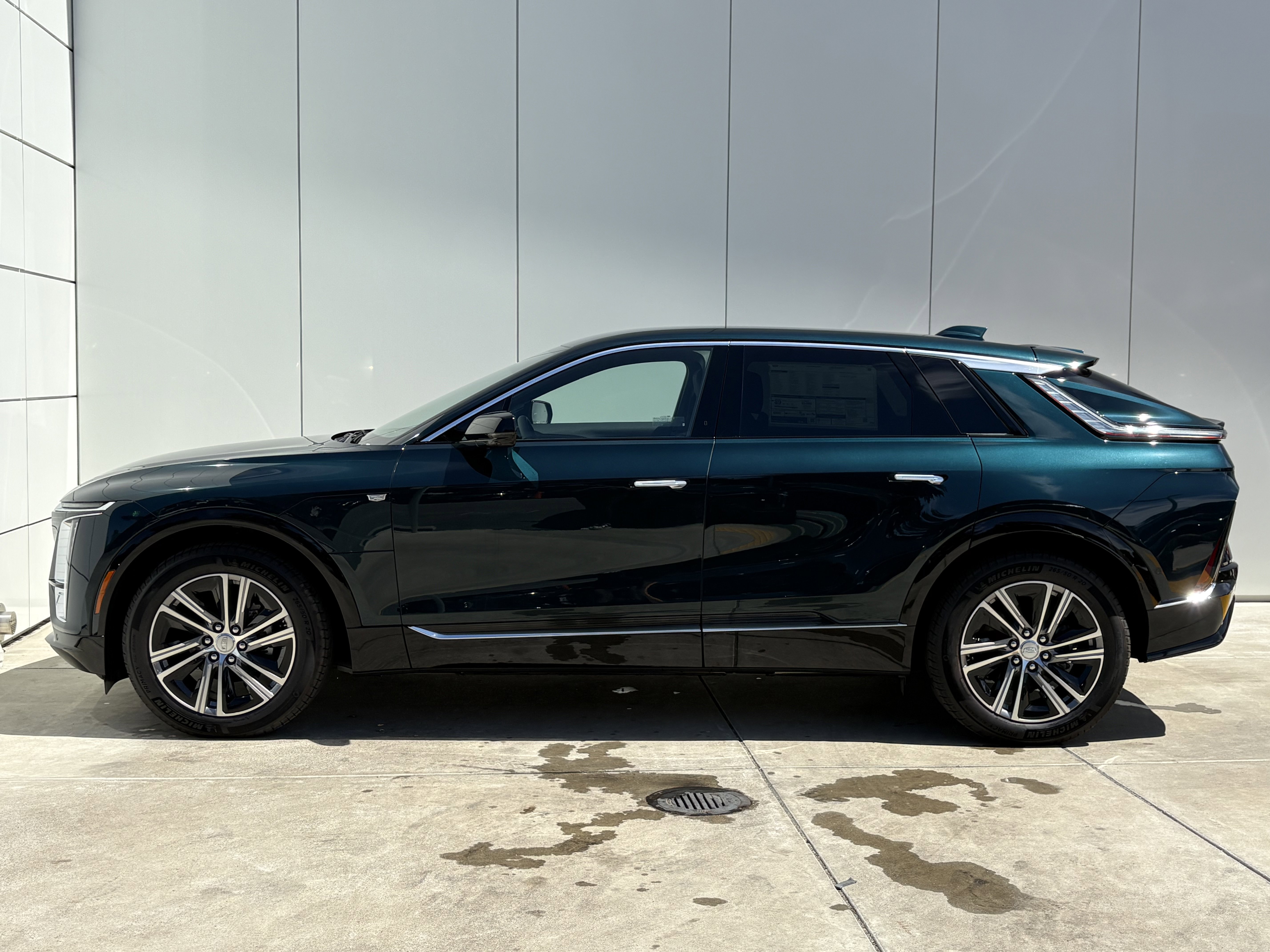 New 2025 Cadillac Lyriq Luxury image 4