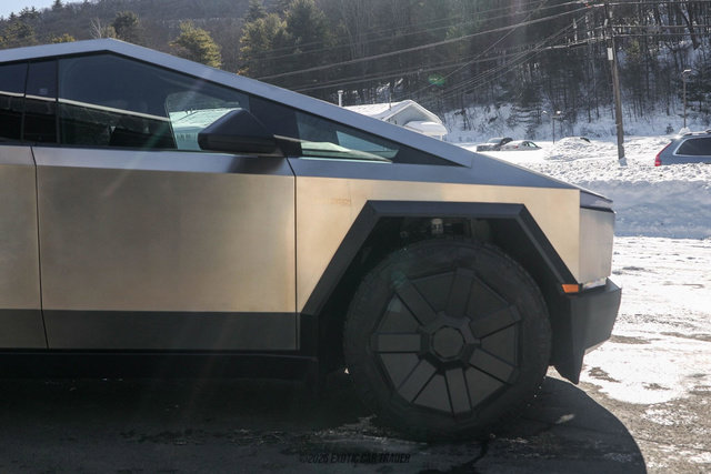 Used 2024 Tesla Cybertruck AWD Crew Cab image 11