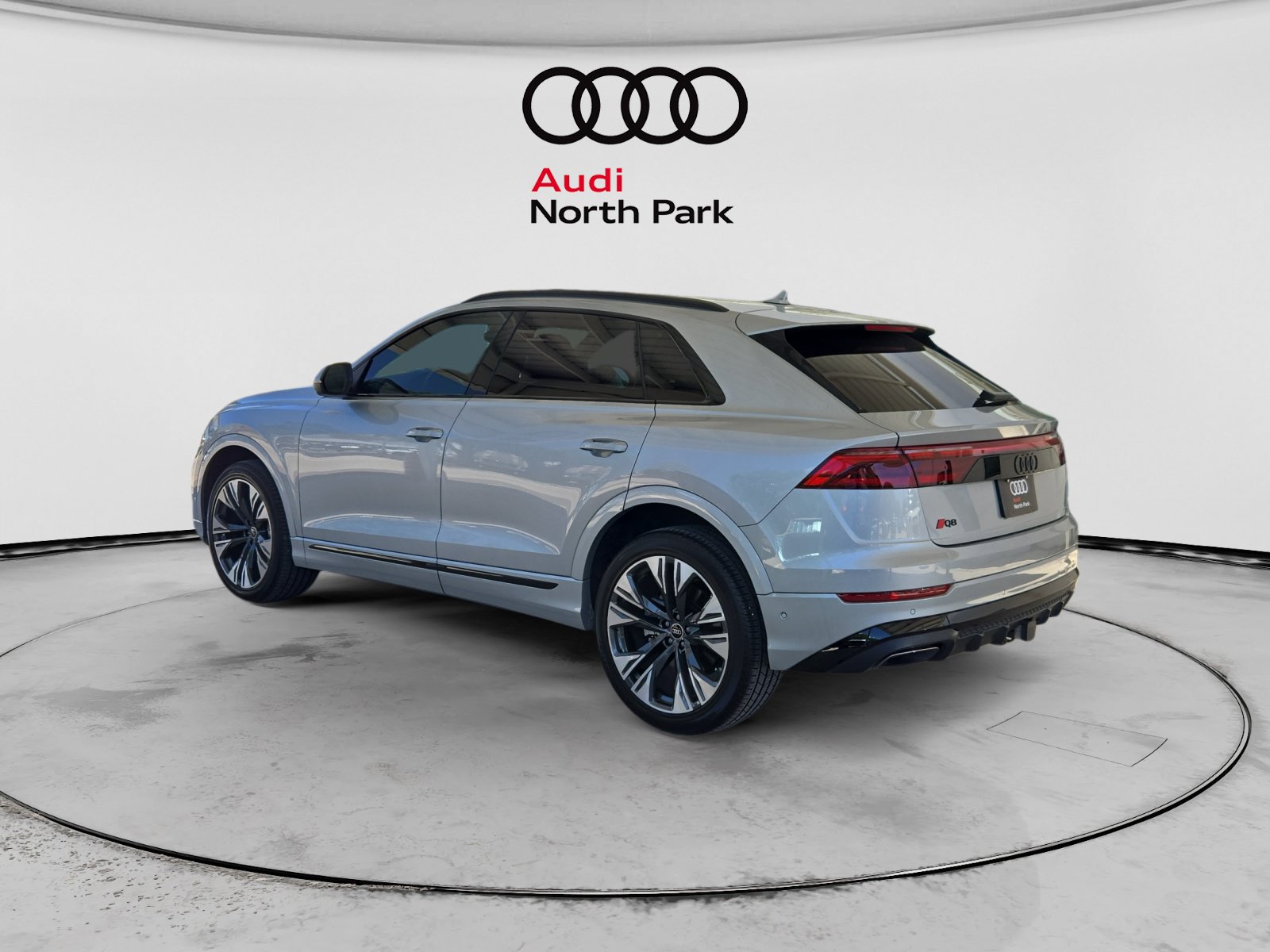 Used 2024 Audi Q8 Premium Plus AWD/4WD image 3