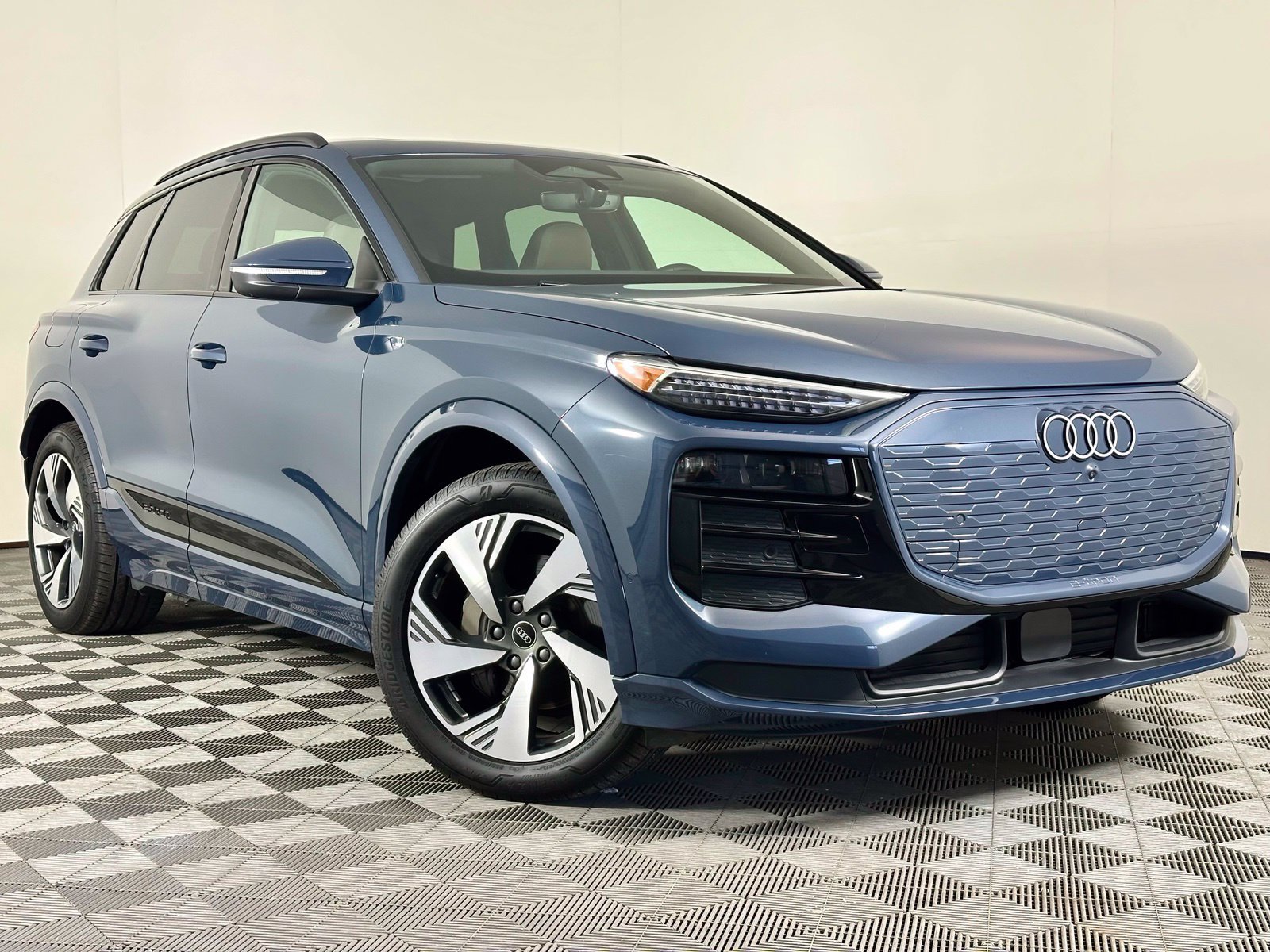 Used 2025 Audi Q6 e-tron Premium Plus w/ Premium Plus AWD/4WD image 1