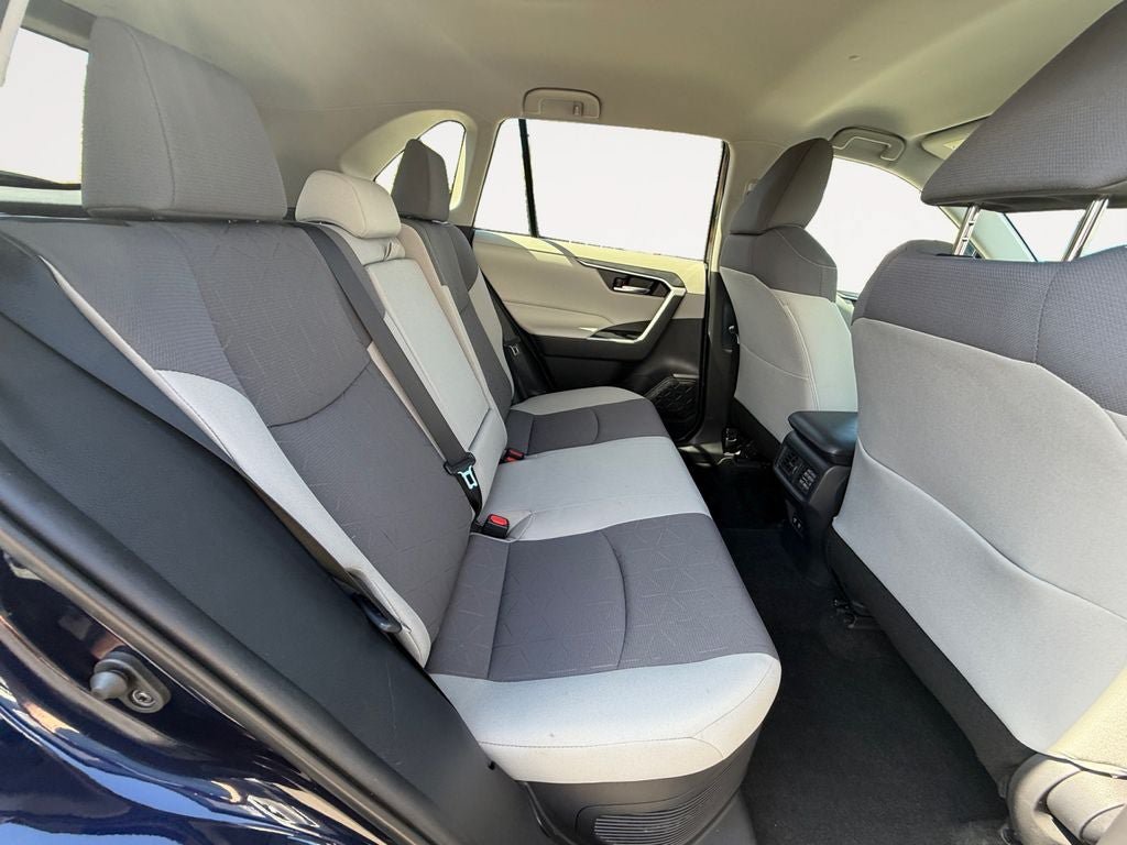 Used 2021 Toyota RAV4 XLE AWD/4WD image 23