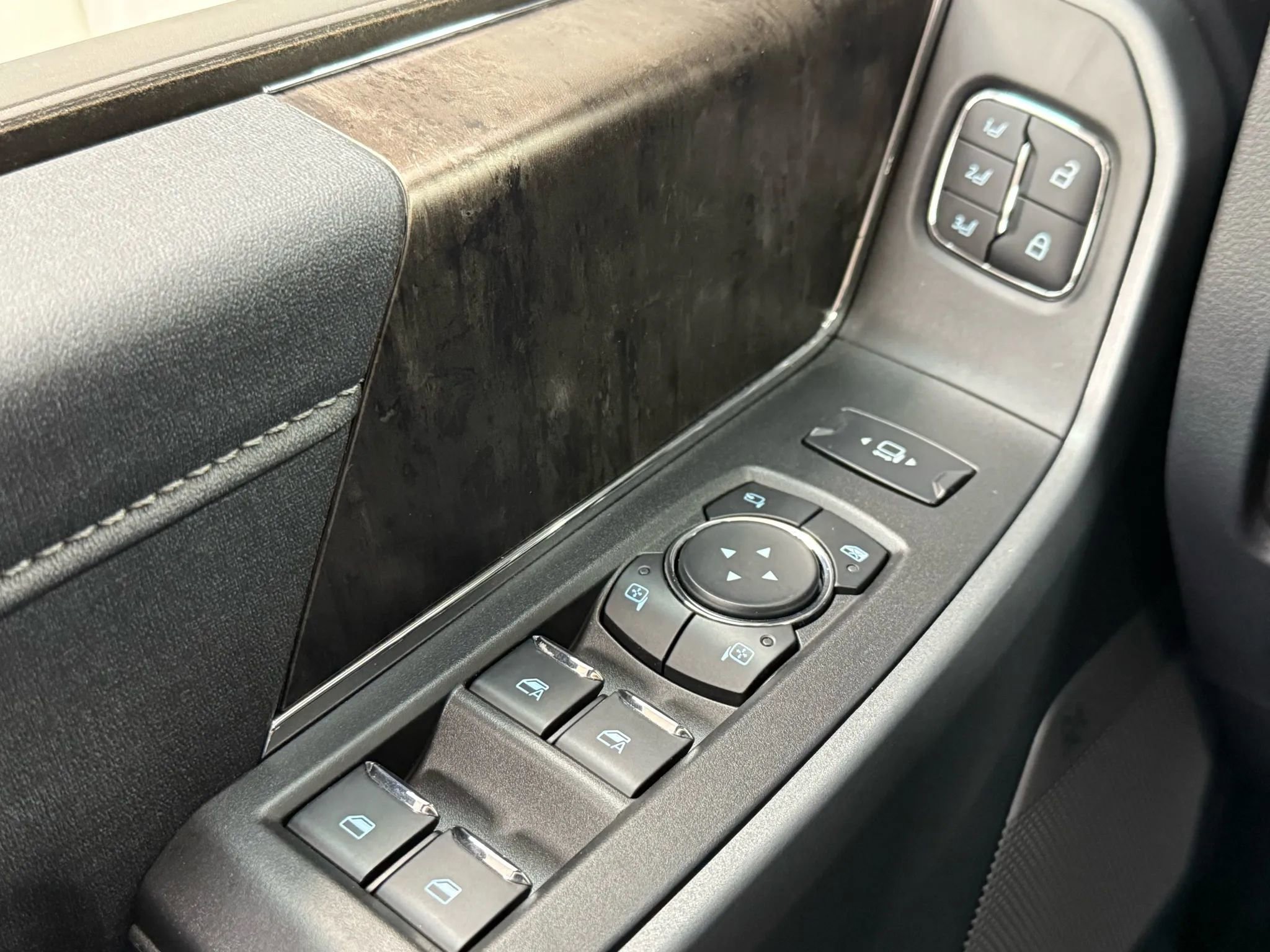 Used 2024 Ford F350 Lariat image 33