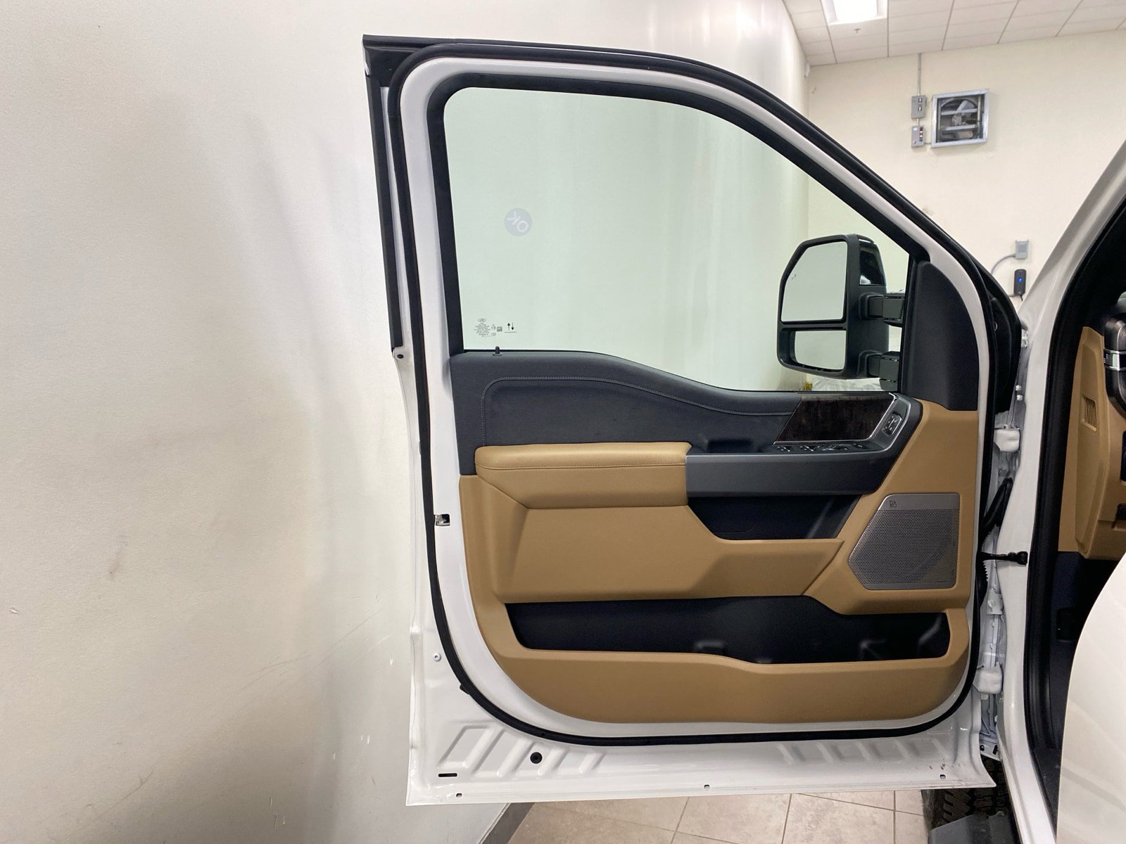 New 2026 Ford F350 Lariat w/ Black Appearance Package image 44