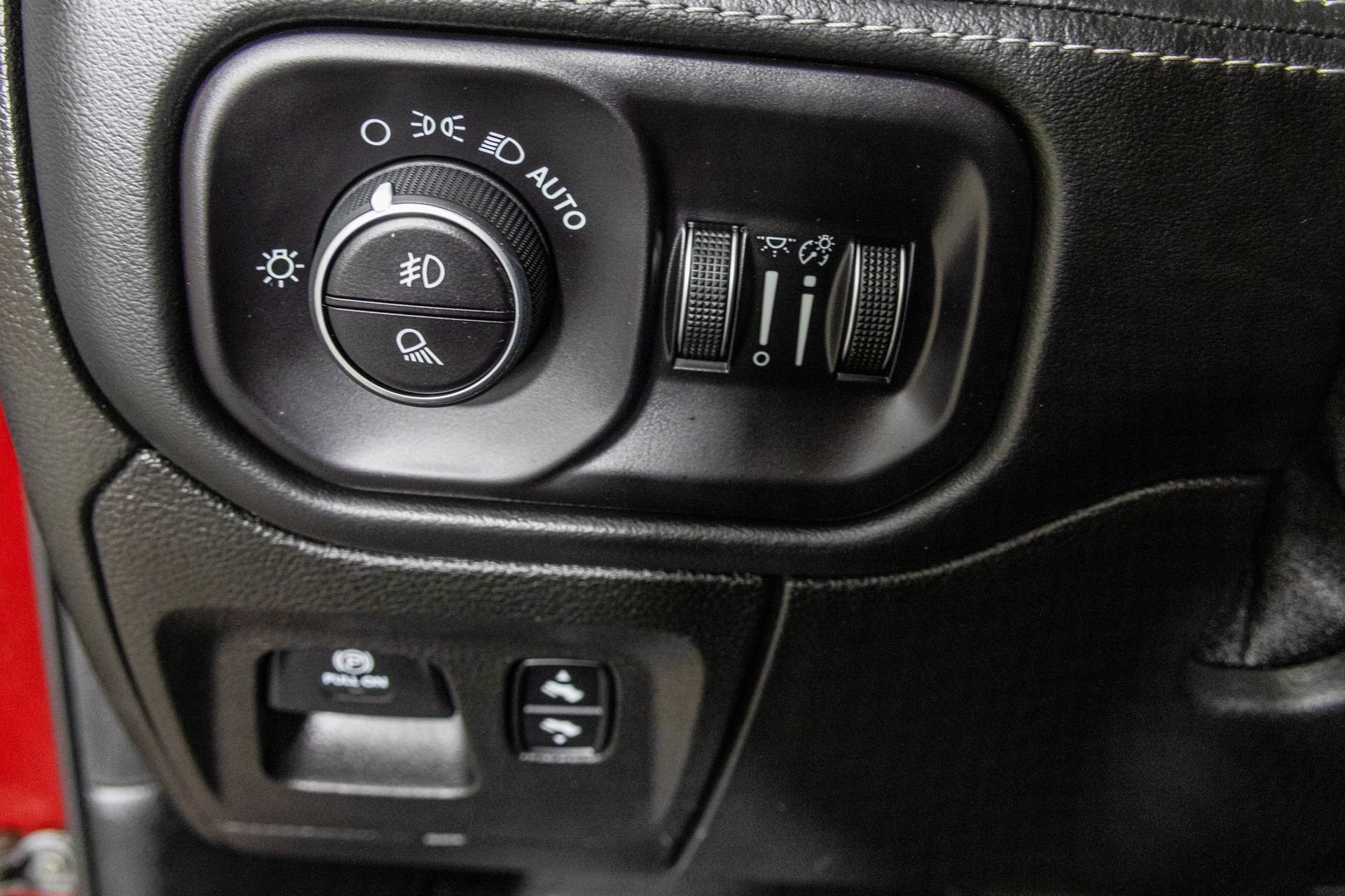 Used 2019 RAM 1500 Limited w/ Advanced Safety Group AWD/4WD image 36