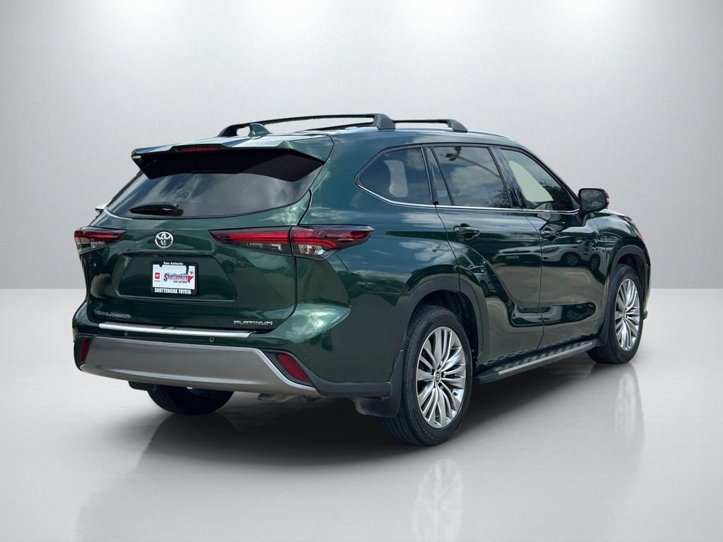 Used 2024 Toyota Highlander Platinum FWD image 5