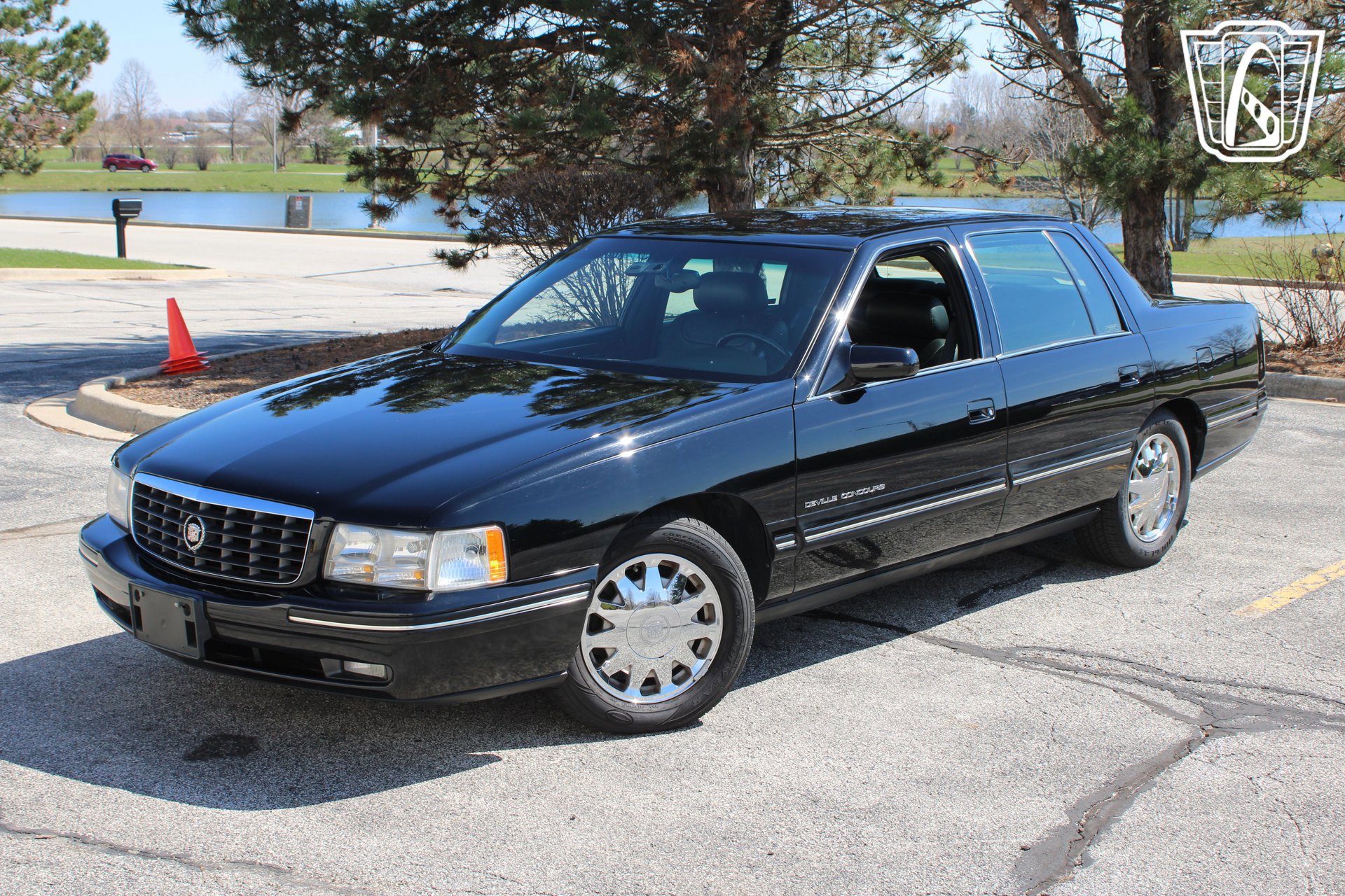 Used 1999 Cadillac De Ville Concours FWD image 2