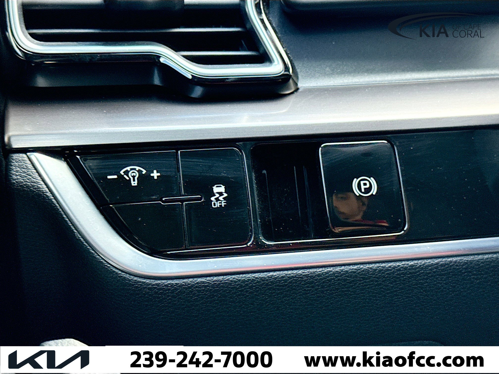 Used 2025 Kia Sportage EX image 32