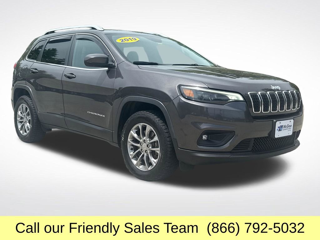 Used 2019 Jeep Cherokee Latitude Plus w/ Cold Weather Group AWD/4WD image 9