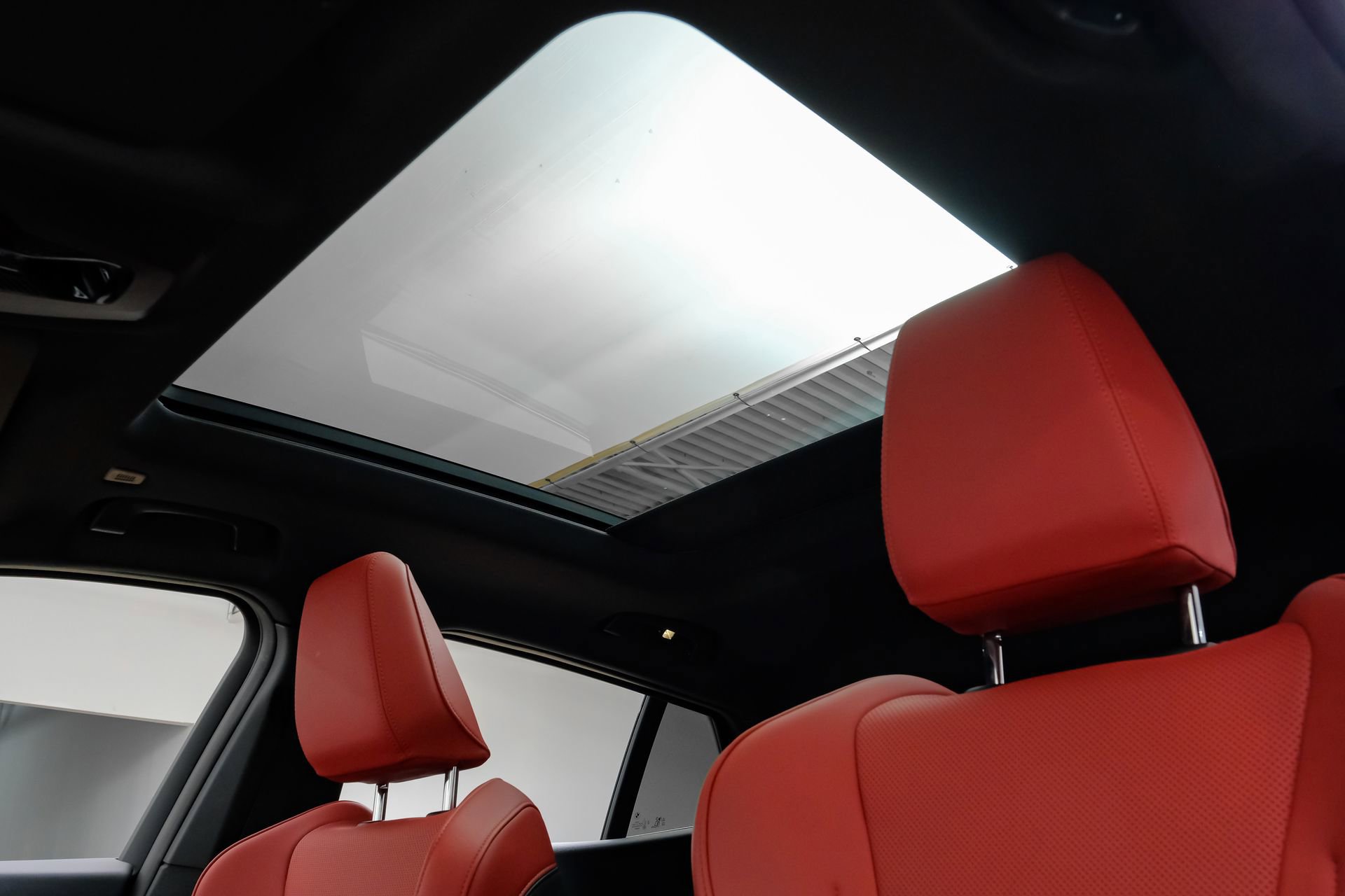 Used 2025 BMW X2 xDrive28i image 5