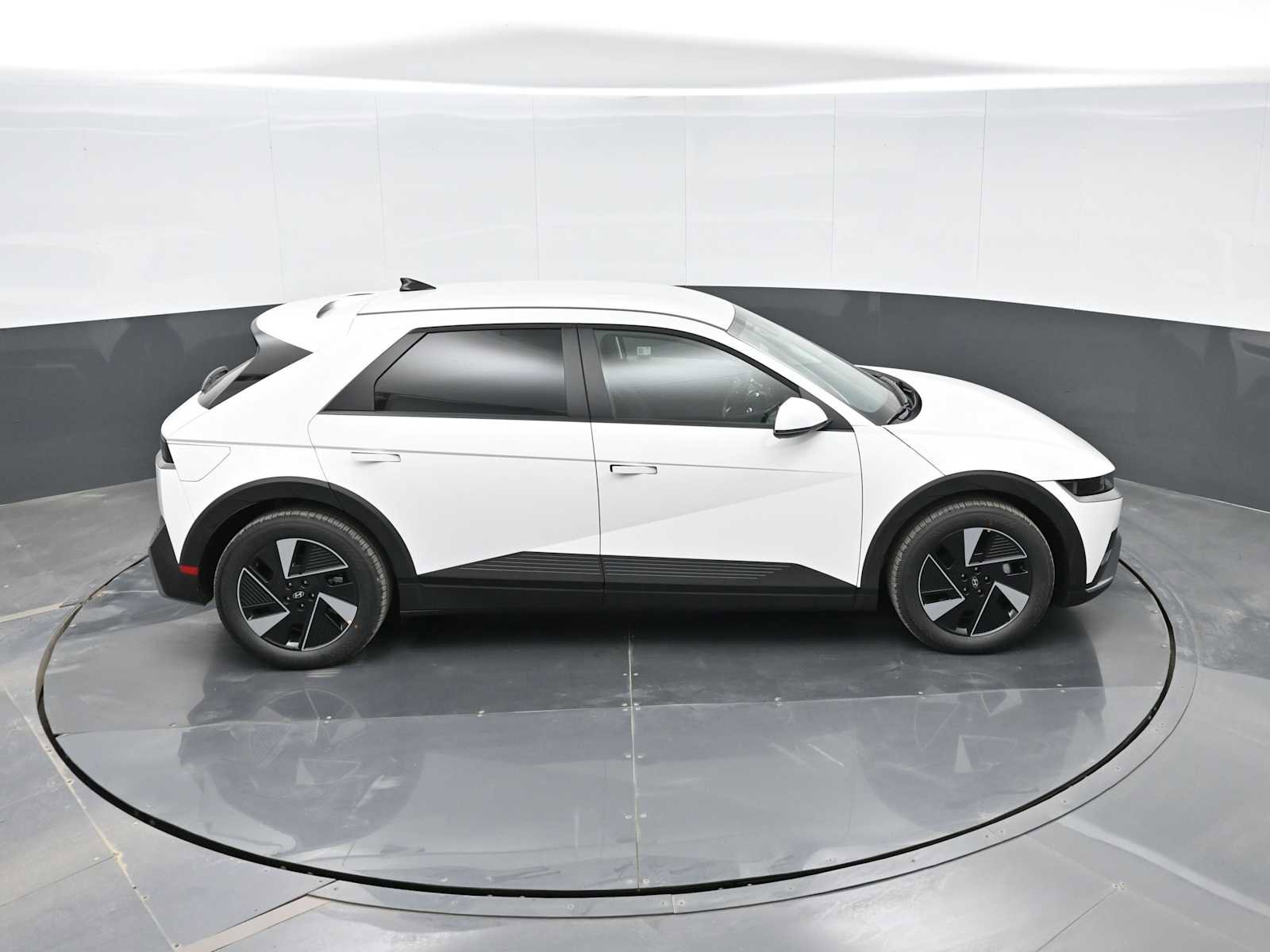 New 2025 Hyundai Ioniq 5 SE image 31