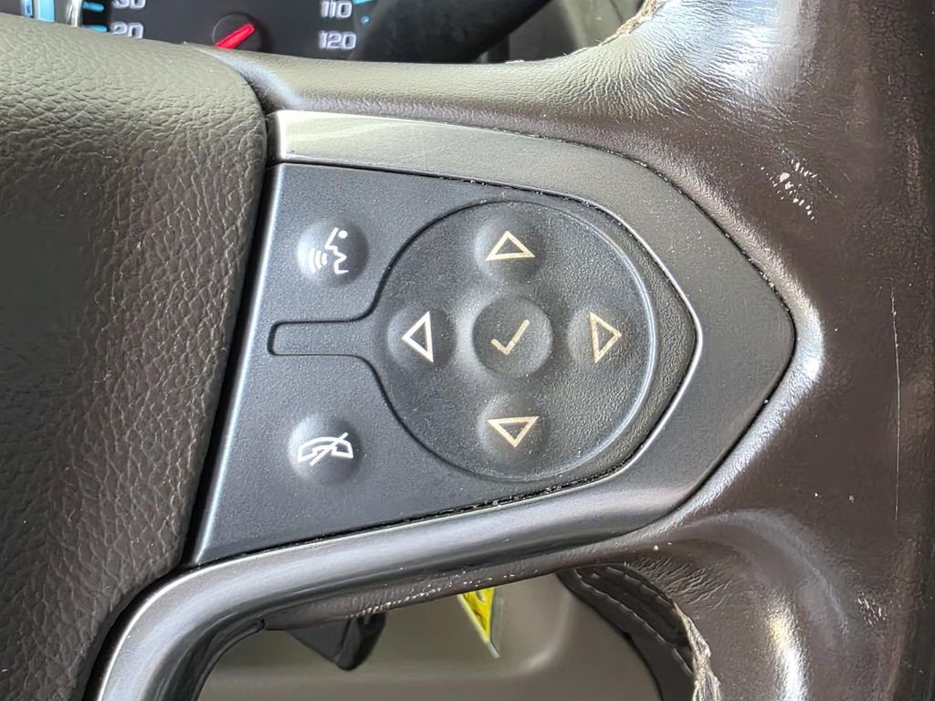 Used 2019 Chevrolet Suburban LT RWD image 27