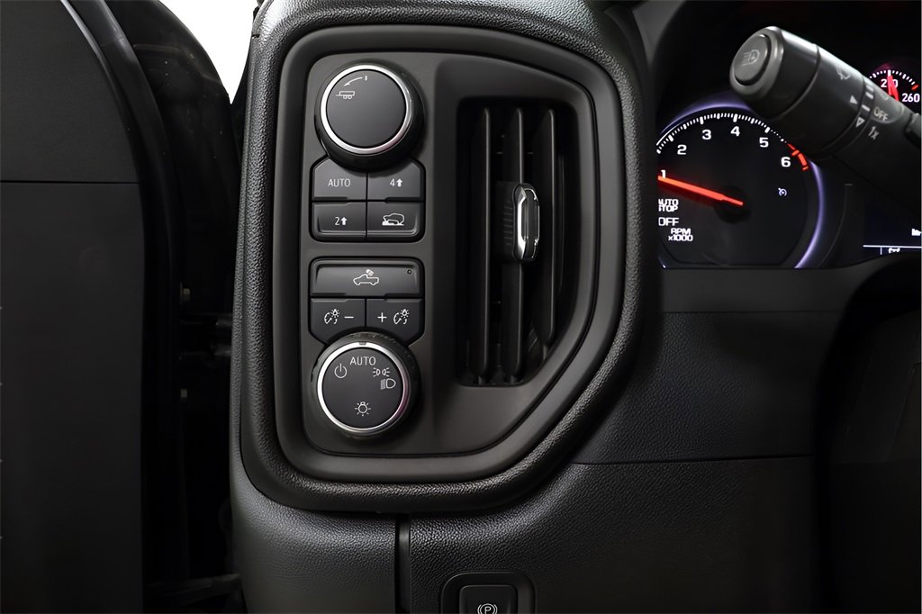 Used 2023 Chevrolet Silverado 1500 Custom image 17