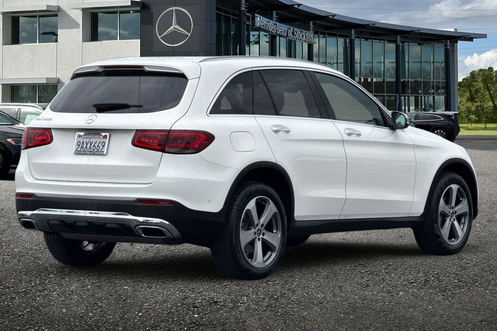Certified 2022 Mercedes-Benz GLC 300 w/ Premium Package Lite image 4