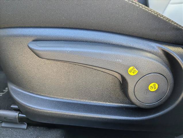 Certified 2025 Hyundai Venue SEL FWD image 11