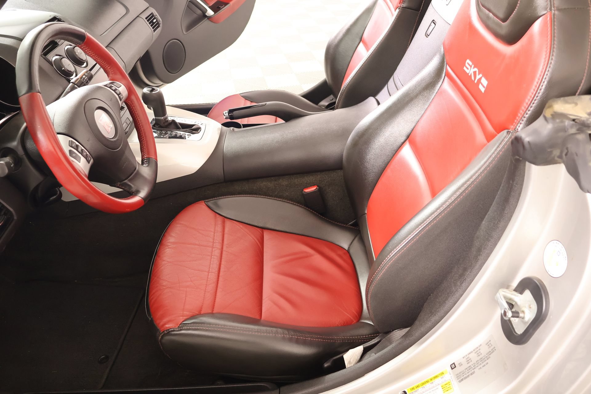 Used 2009 Saturn Sky Red Line RWD image 9
