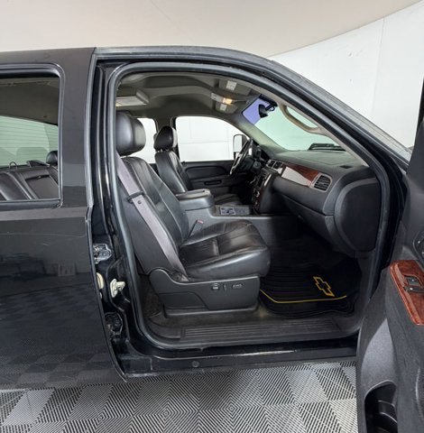 Used 2010 Chevrolet Silverado 2500 LTZ w/ Convenience Package AWD/4WD image 6