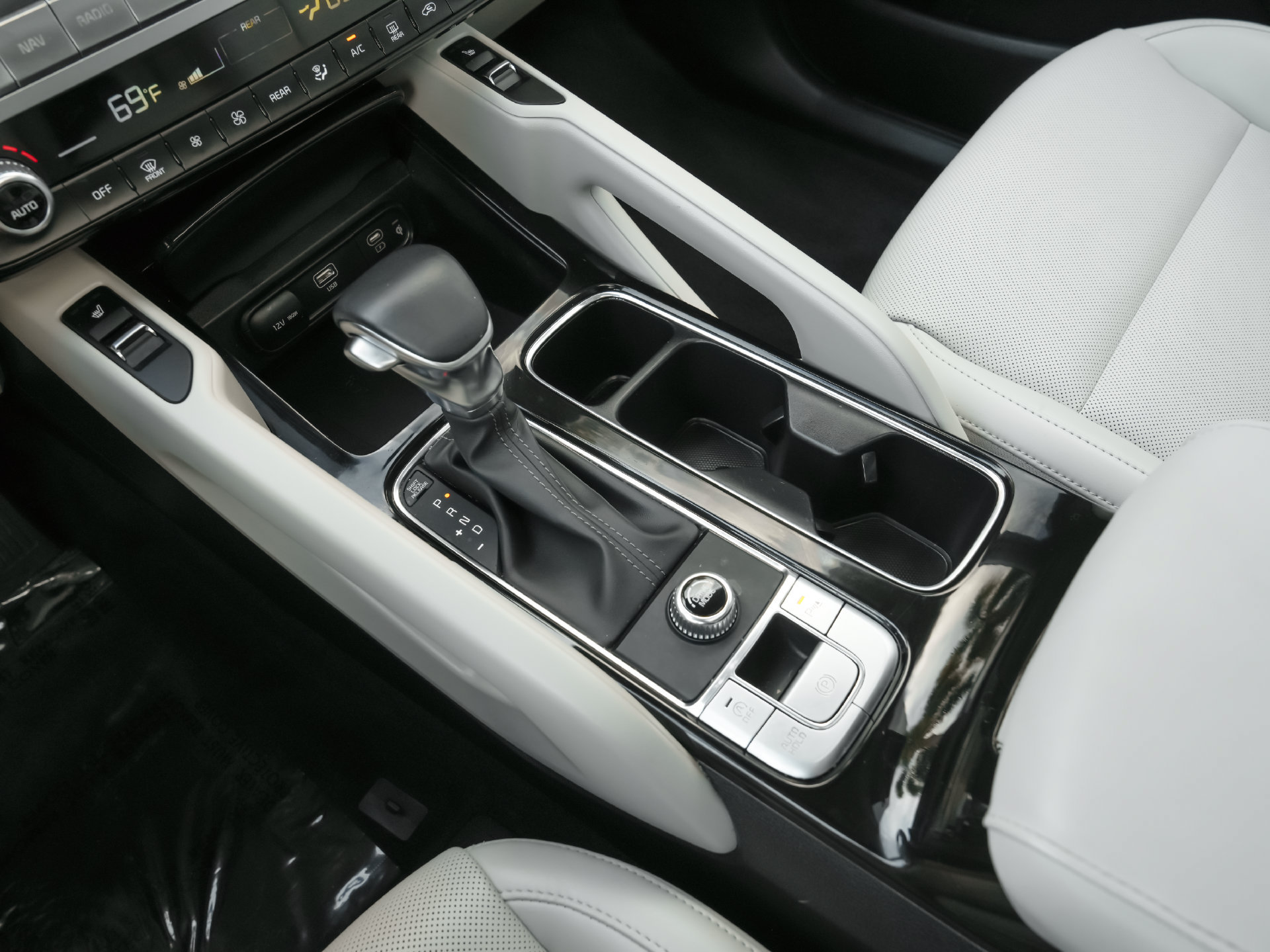 Used 2025 Kia Telluride S FWD image 9