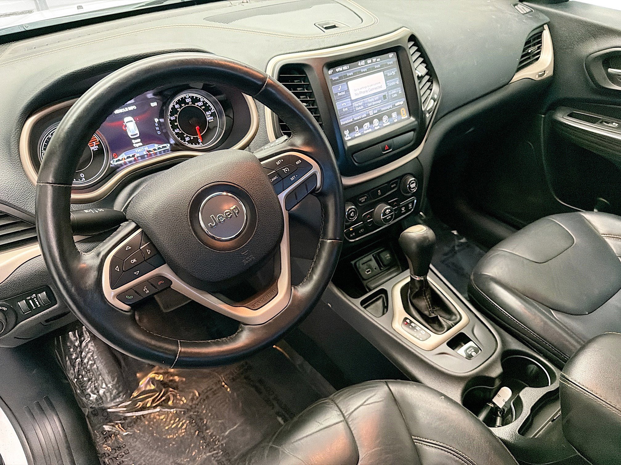 Used 2017 Jeep Cherokee Limited image 7