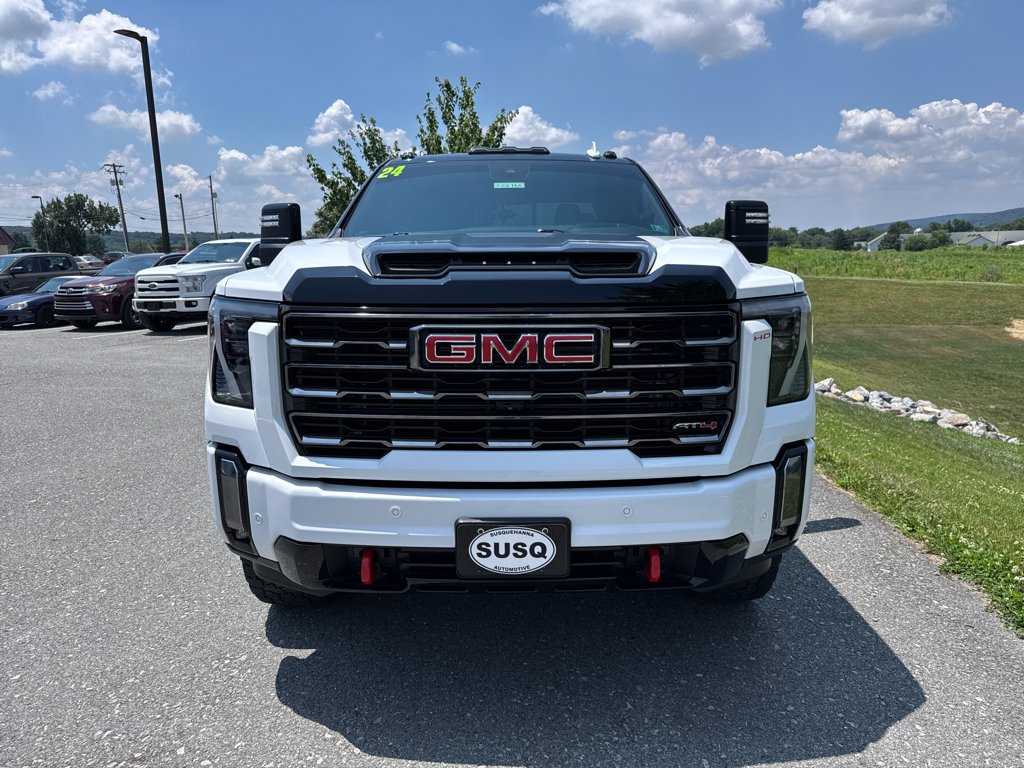 Used 2024 GMC Sierra 3500 AT4 w/ Technology Package AWD/4WD image 2