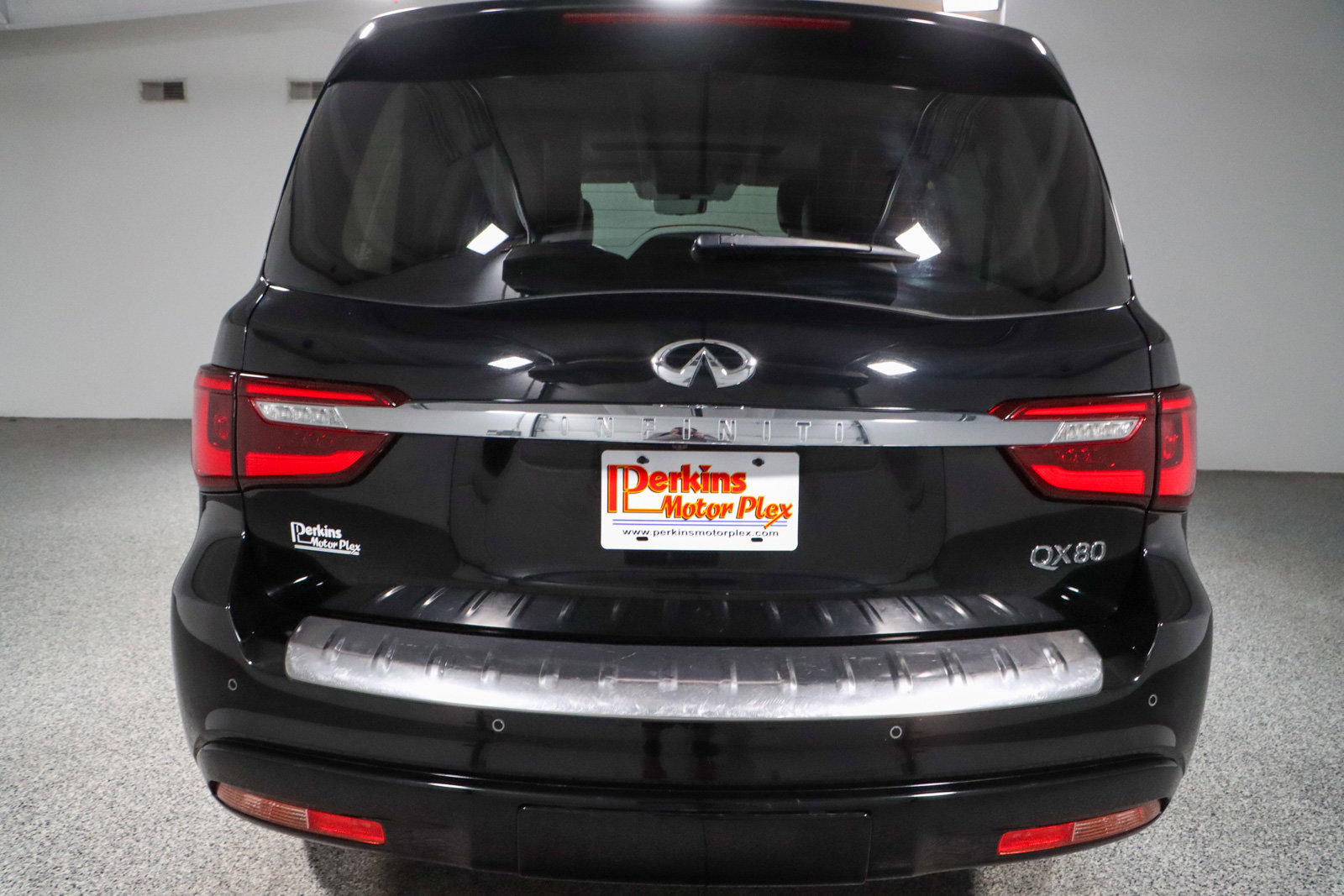 Used 2023 INFINITI QX80 Luxe w/ Cargo Package RWD image 8