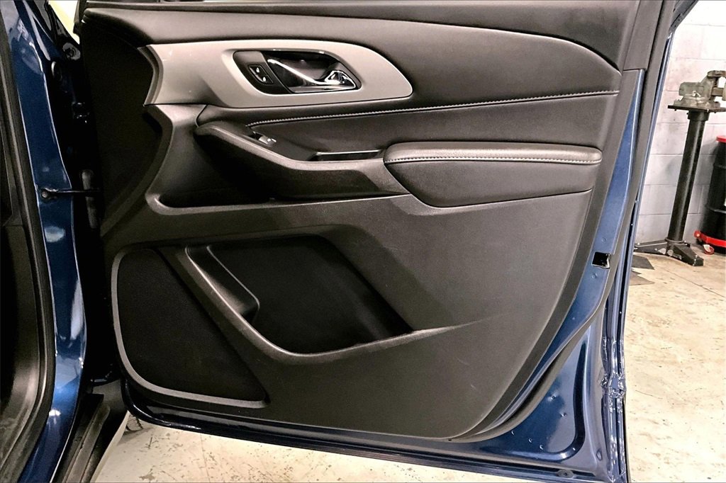 Used 2023 Chevrolet Traverse LT image 27