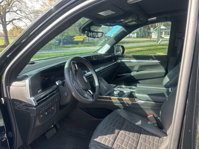 Used 2025 Cadillac Escalade Sport Platinum w/ LPO, ONYX Package image 10