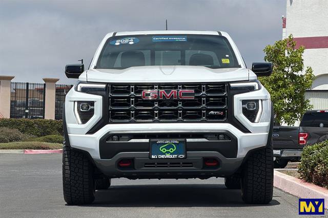 Certified 2024 GMC Canyon AT4 w/ AT4 Premium Package AWD/4WD image 9