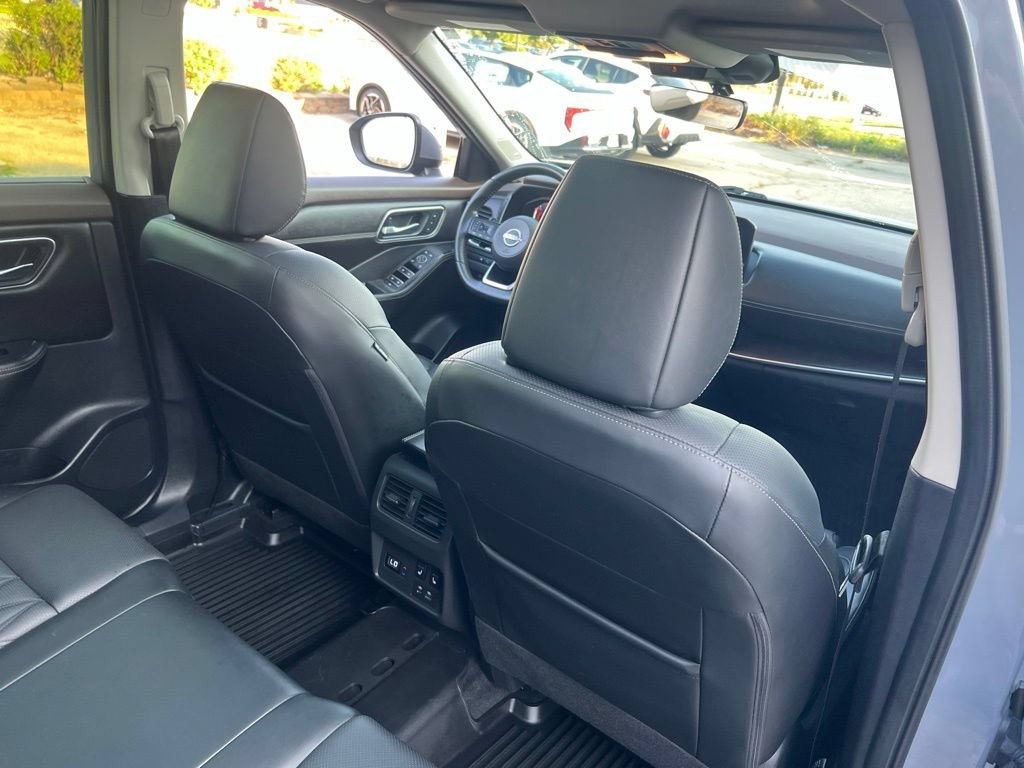 Certified 2023 Nissan Rogue Platinum w/ Platinum Premium Package AWD/4WD image 17