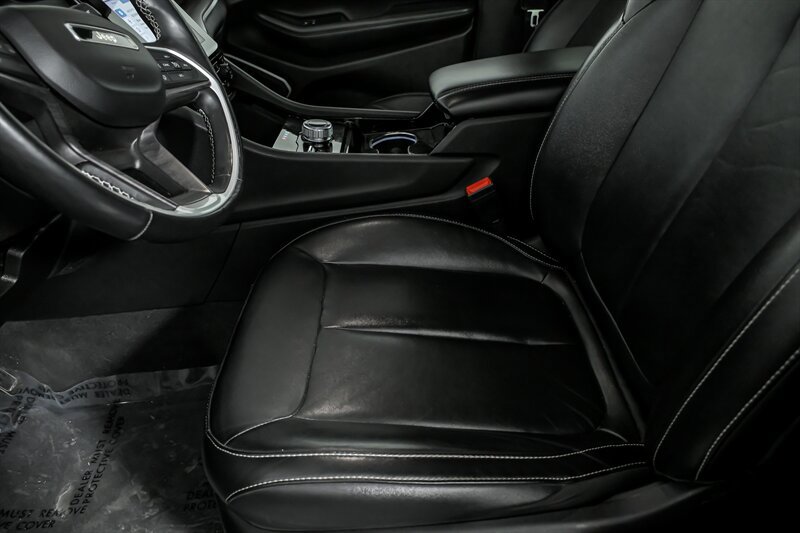 Used 2022 Jeep Grand Cherokee L Limited AWD/4WD image 18