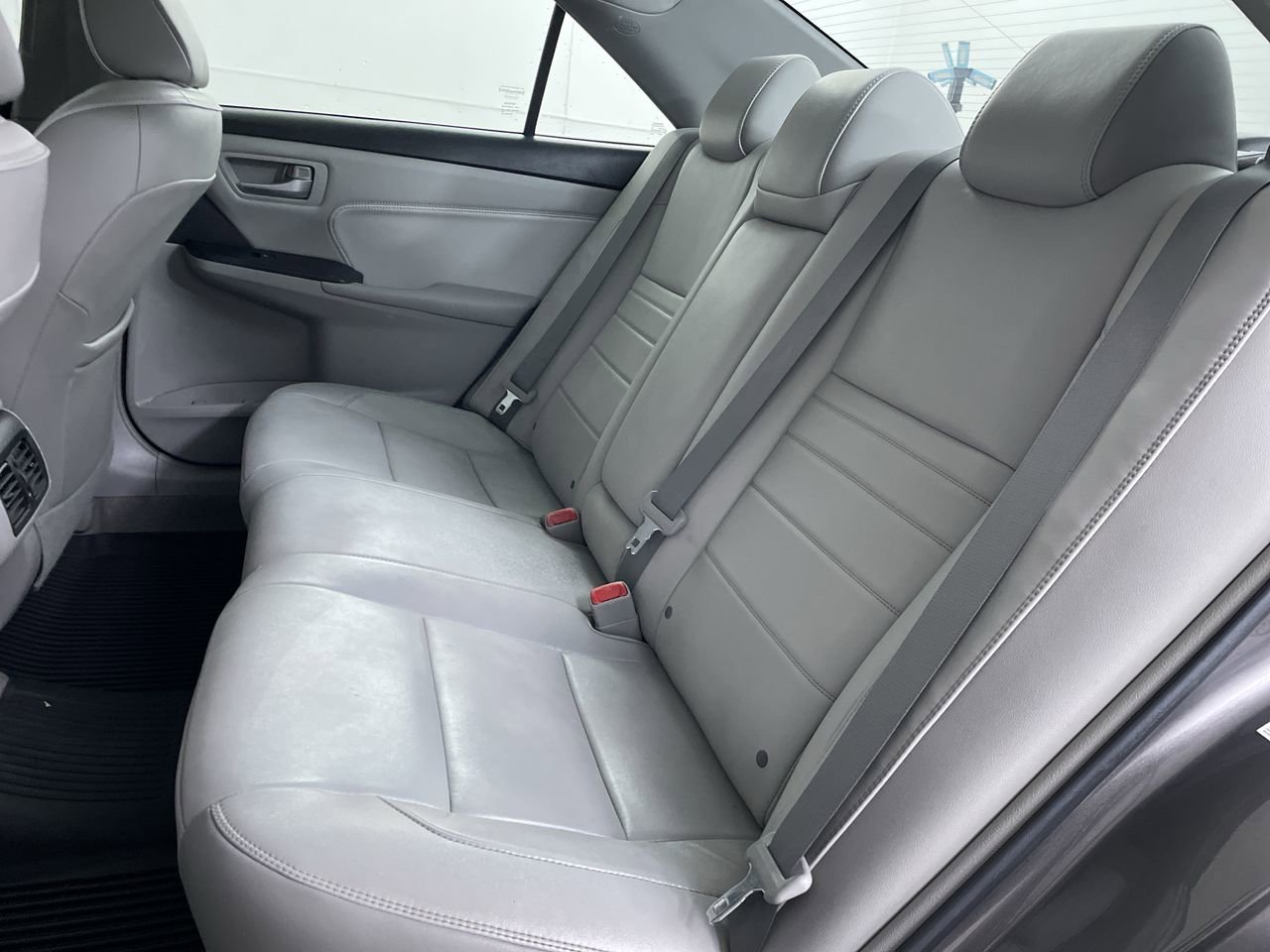 Used 2017 Toyota Camry XLE w/ Moonroof Package FWD image 22