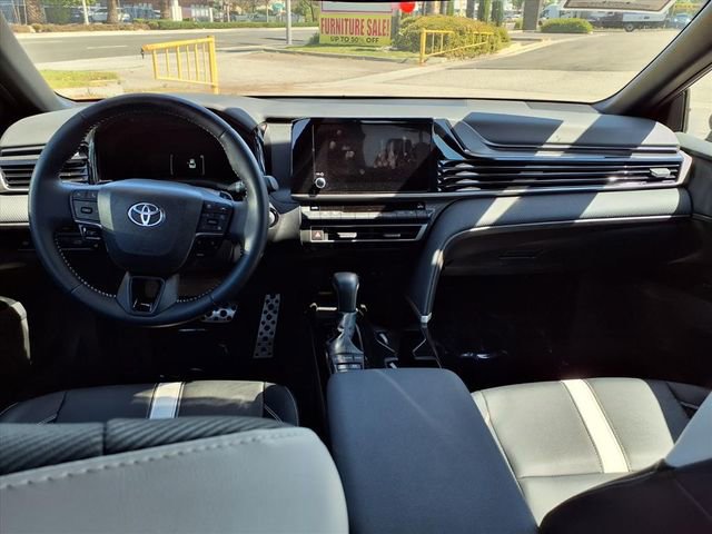Used 2025 Toyota Camry SE image 7