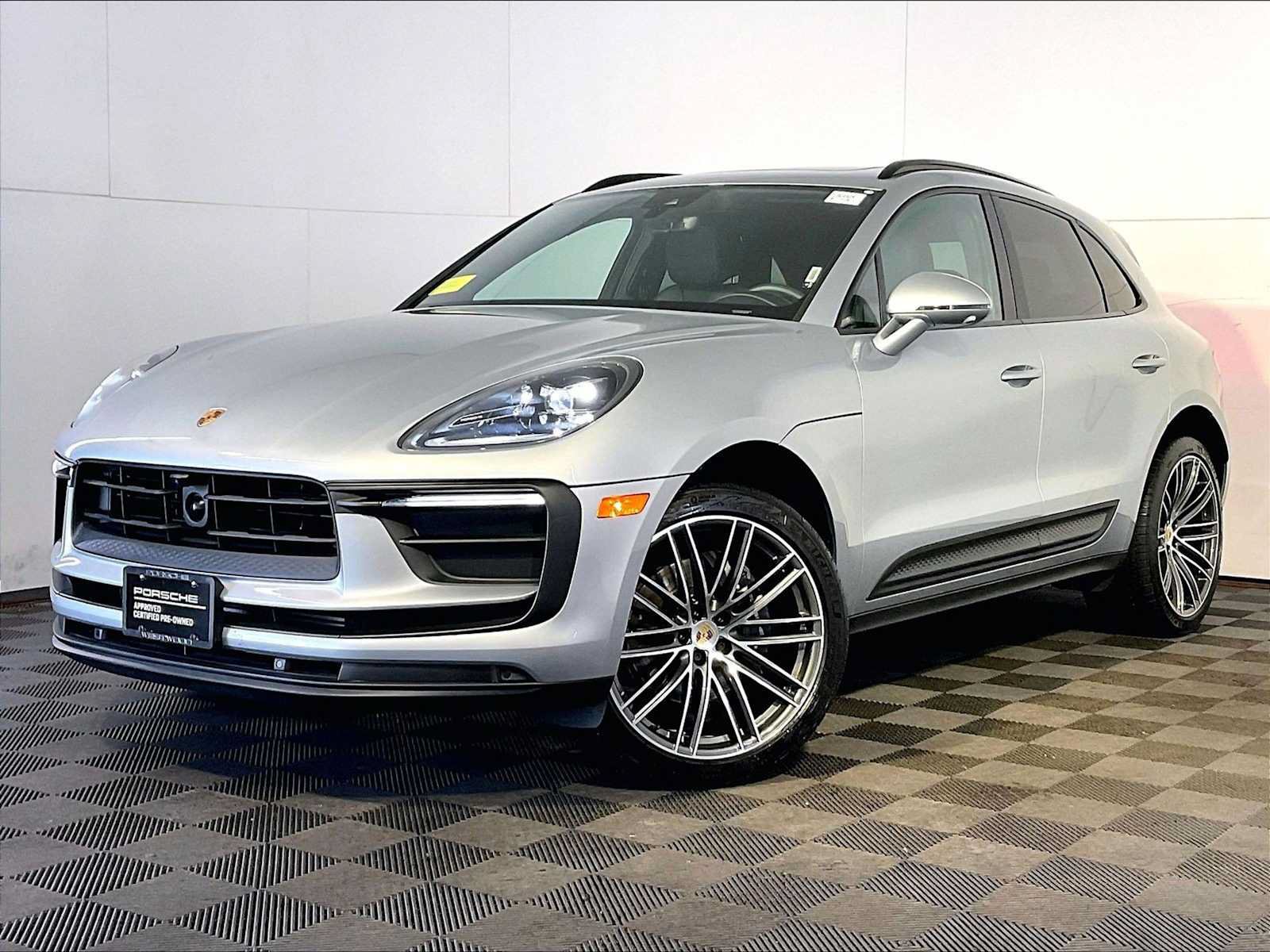 Certified 2026 Porsche Macan AWD/4WD image 1